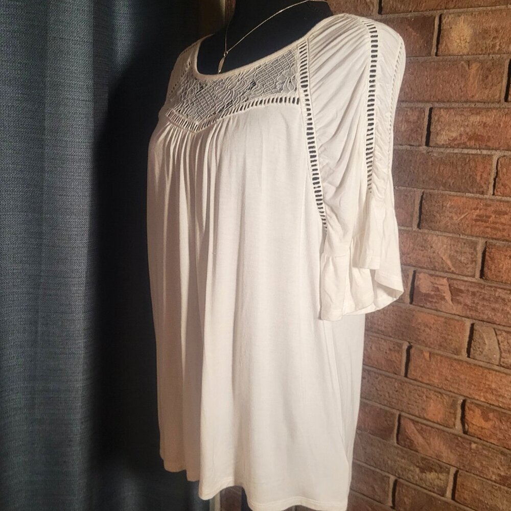 Cable & Gauge Lace/Crocheted White on White Short Sleeve Blouse - Size M - Picture 4 of 9